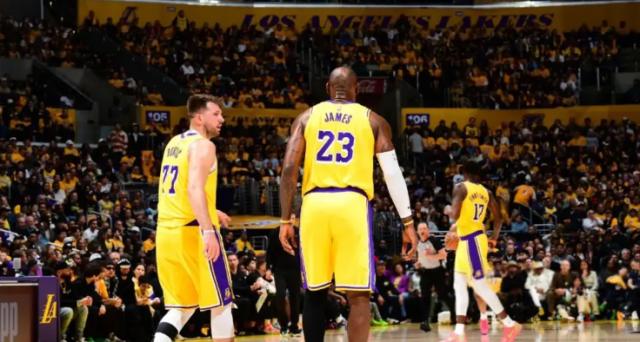 开云官方平台-【观察】攻守兼备战无不胜 湖人总冠军不再是口号