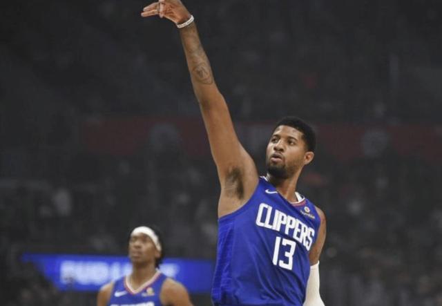 开云体育官网-小个阵容失灵内线防守告急 快艇休赛期运作失败？